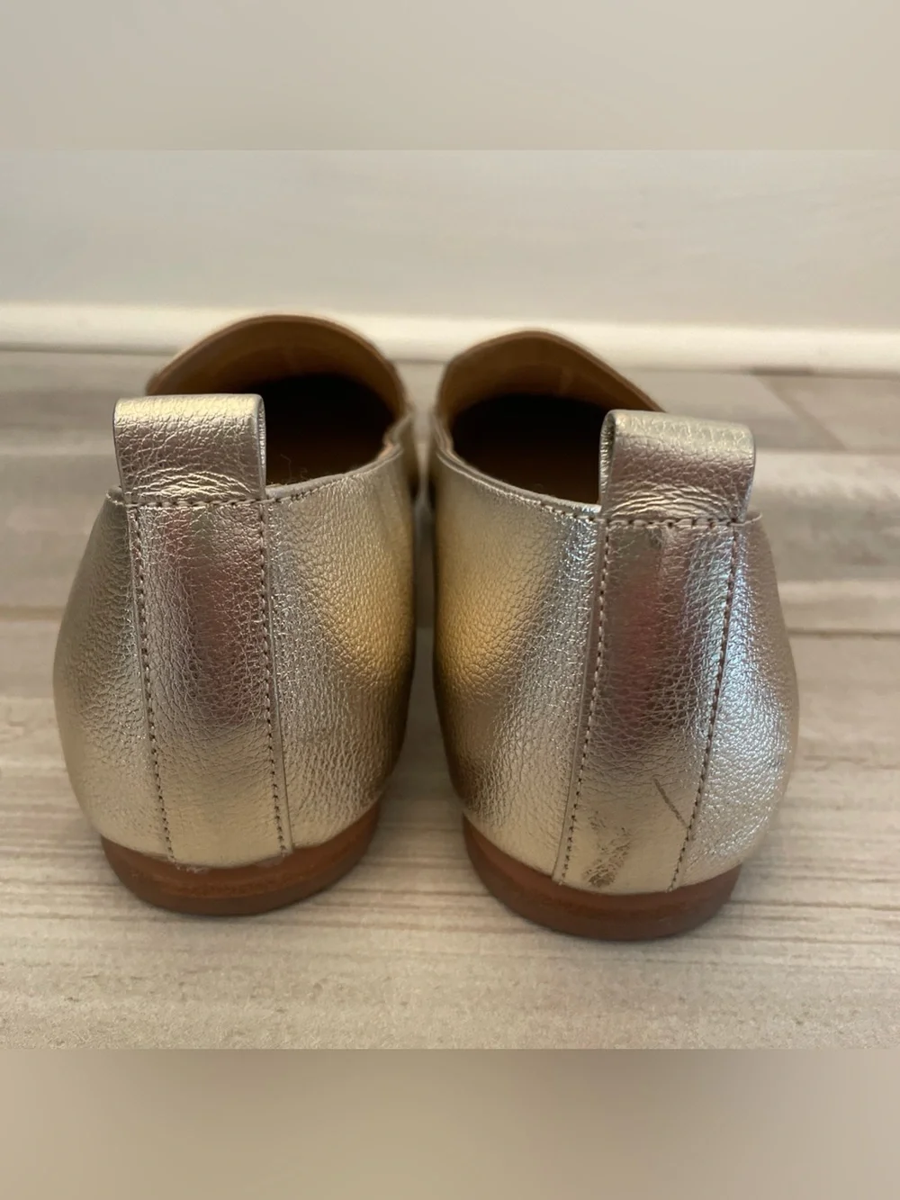 Chico's Metallic Gold Leather Pointed Toe Loafers Flat Shoes Women's Size 7.5